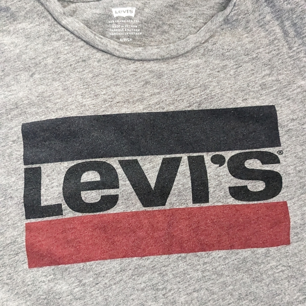 ⭐️Levi's t-shirt - Picture 2 of 2